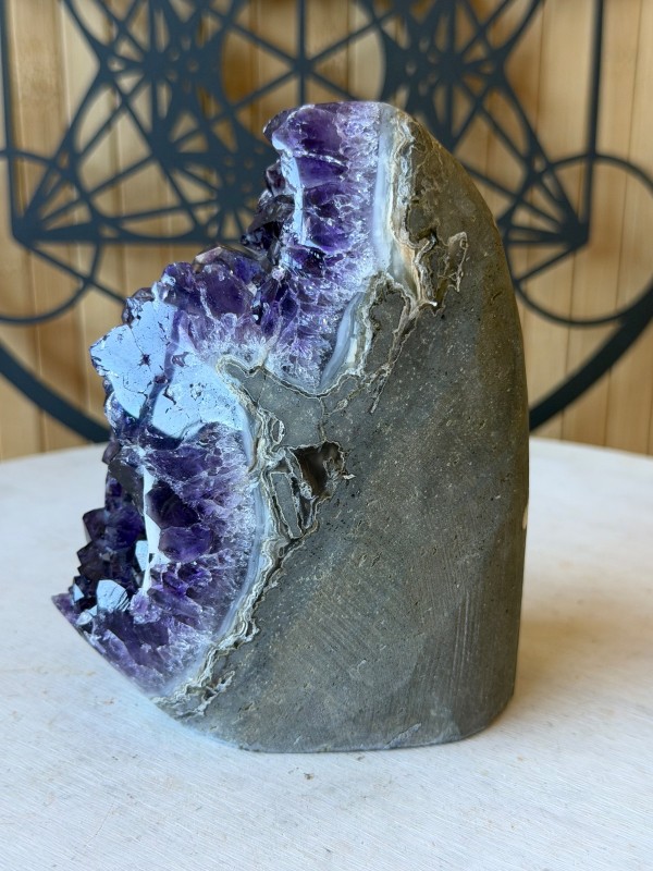 Géode d’amthyste (0.9kg)