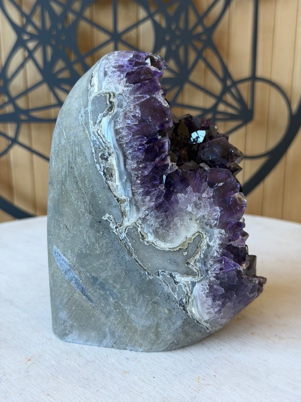 Géode d’amthyste (0.9kg)
