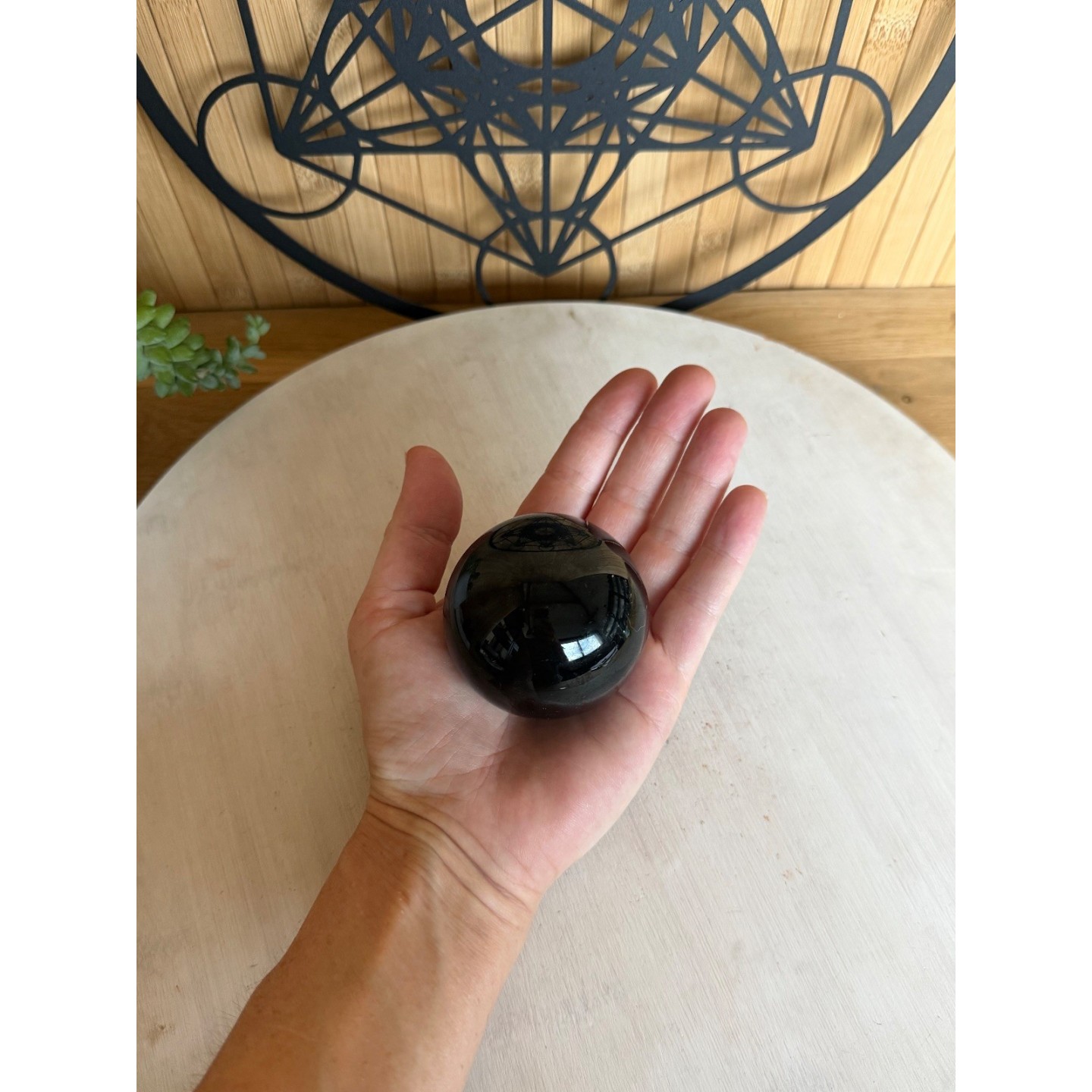 Sphère en obsidienne noire (0.27kg)