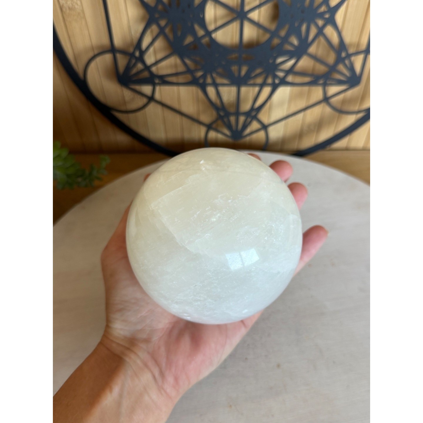 Sphère en calcite blanche (1.345kg)