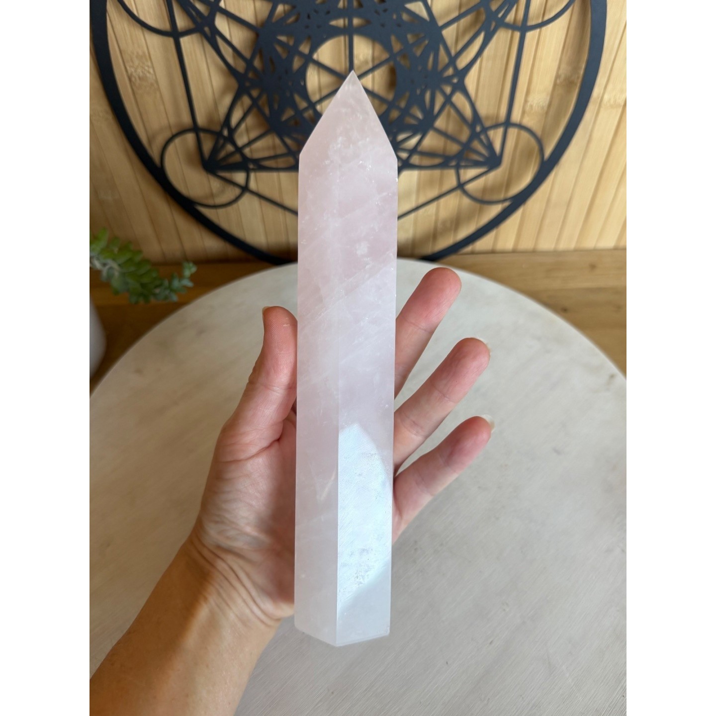 Pointe de quartz rose (0.665kg)